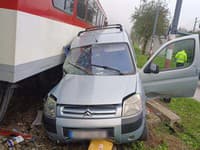 V Lietavskej Lúčke sa zrazilo auto s vlakom