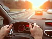 Patríte k pomalším vodičom? Neuveriteľné, ale pravdivé: Pomalá jazda vám môže spôsobiť viac problémov, než si myslíte!