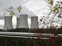 Slovensko v zajatí konsolidácie: Domácnosti šetria už mesiace! Ekonomiku držia nad vodou TIETO štyri veľké firmy