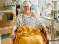 Let na dovolenku zmenil jej život! Myslela si, že má len zaľahnuté v ušiach: Lekári jej odhalili nádor veľký ako avokádo