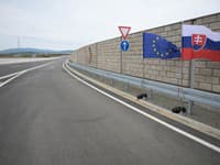 Na snímke nový, vyše 14 kilometrov dlhý ťah rýchlostnej cesty R2 Košice, Šaca - Košické Oľšany, II. úsek.