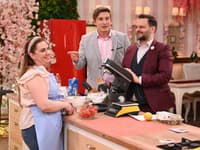 Gabika s moderátormi v šou Pečie celé Slovensko