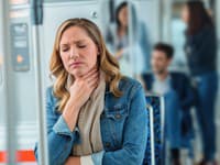 Antibiotiká nemusia byť riešením pri bolestiach v hrdle: Čo účinne funguje na vírusy a baktérie?