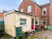 Navonok bežný dom skrýva desivé tajomstvo: FOTO Nápis na chladničke vydesil záujemcov! Nekúpili by si ho ani ZADARMO