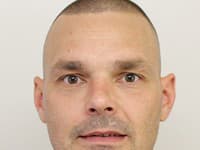 Polícia pátra po mužovi podozrivom z výbuchu bankomatu v Maduniciach.