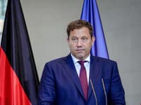 Nemecký vicekancelár naznačil zrušenie obmedzení na vývoz zbraní do Izraela