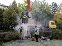 Odstraňovanie pomníka Mareka Čulena na Námestí slobody v Bratislave