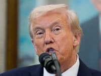 Trump označil nové clá voči Číne za neudržateľné: Vinu však pripísal Pekingu