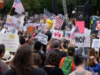 Na protestoch proti Trumpovi by sa mohli zúčastniť milióny ľudí