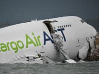 Tragédia v Hongkongu: Lietadlo z Dubaja skončilo v mori! Dvaja mŕtvi a štyria zranení