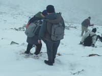 Neuveriteľné FOTO z Tatier: Skupinka turistov len v teniskách! Na Rysoch ďalší len zázrakom predišli tragédii