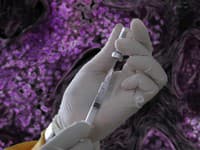 Študije razkrivajo povečano tveganje dolgega COVID-a pri otrocih in potencial mRNA cepiv v boju proti raku