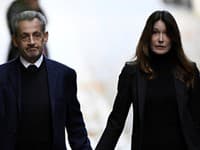 Francúzsky exprezident nastúpil do basy: ŤAŽKÝ POHĽAD na utrápenú Carlu Bruni!