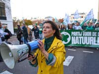 V Holandsku sa búria: Tisíce ľudí sa pred voľbami zúčastnili na proteste za klímu