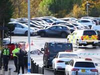 Útok nožom vo vlaku pri meste britskom meste Huntingdon.  Polícia zadržala dvoch páchateľov 