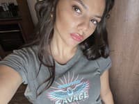 TRAPAS mladej hviezdičky (20): Ups, fotografom sa naskytol pohľad rovno medzi jej nohy!