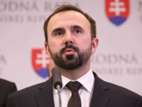 Progresivno Slovaško opozorilo: Vlada mora zaradi zakona o dolžni zavori ponovno zaprositi za zaupnico, grozi koalicijska kriza