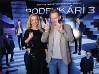 Premiéra filmu Podfukári. Na snímke Martin Nikodým s partnerkou