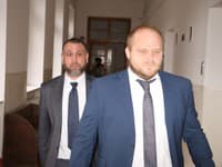 Súdne pojednávanie s Jeremym Hulshom.