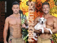 Austrálski hasiči to opäť rozpálili: FOTO HORÚCI kalendár plný polonahých mužov a roztomilých zvierat pre dobrú vec!