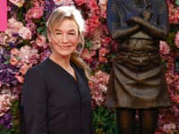 VEĽKÁ POCTA pre Bridget Jones: Pozrite, má vlastnú sochu!