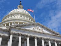 Snemovňa reprezentantov USA schválila návrh zverejniť spisy k Epsteinovi