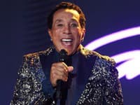 Legendárny spevák čelí ďalšiemu ŠKANDÁLU: Nové obvinenie zo sexuálneho napadnutia... Od MUŽA!