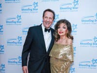 Joan Collins s manželom