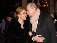 Štefan Margita so svojou novou láskou na udeľovaní cien Český slávik.