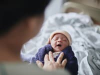 Neuveríte, čo vidia bábätká po narodení: VIDEO odhaľuje fascinujúci pohľad! Rodičia len NEVERIACO pozerali