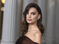 Emily Ratajkowski opäť ROZPÁLILA fanúšikov: Vystavila na obdiv svoj DOKONALÝ ZADOK!