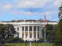 Spojené štáty okamžite sprísňujú imigračnú politiku: Prestali vydávať víza, stopli udeľovanie azylu