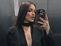 Známa speváčka v spoločnosti v priesvitnom outife: To je ale SEXI zadoček!