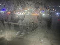 ZÁHADA v hoteli: Hosť našiel na okne ODTLAČKY NÔH! Čo sa tu dialo predtým?! Internet má odvážne teórie