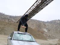 Luca Brassi ukradol a podpálil auto