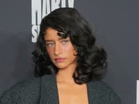 Herečka na premiére provokovala bez podprsenky: Dobrý den, prsa ven!