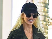 Slávna speváčka na vianočných nákupoch: Žiadna šedá myš, ale poriadna sexica!