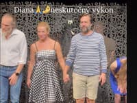 Marián Mitaš stojí na ľavo od herečky Diany Mórovrj