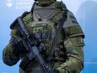 Na snímke príslušník Ozbrojených síl SR pózuje počas tlačovej konferencie na tému Predstavenie nového vojaka - predstavenie komplexnej výstroje vojaka Ozbrojených síl SR.