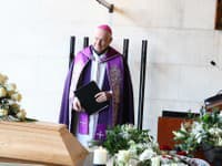 Pohreb Oľgy Feldekovej, arcibiskup Róbert Bezák