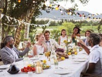 Nevesta otvorila svadobné fotky a zostala v ŠOKU: Medzi hosťami bola úplne CUDZIA žena! PRAVDA ju dorazila