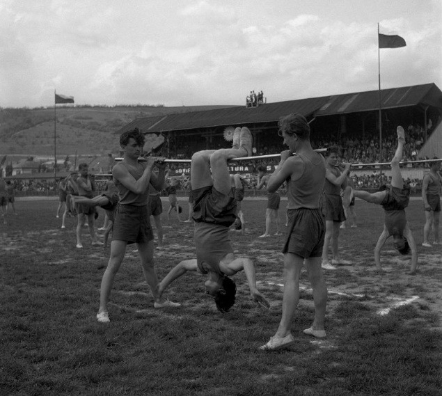 16. máj 1955 - okresná spartakiáda v Košiciach, ktorej sa zúčastnilo vyše 6000 cvičencov