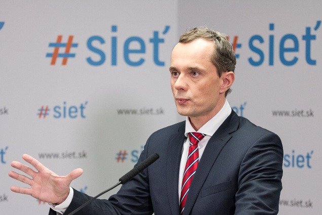 Radoslav Procházka bol predsedom strany Sieť. Prieskumy ju favorizovali, napokon utrpela porážku.