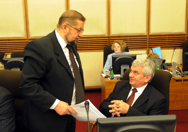 Štefan Harabin a bývalý minister hospodárstva Ľubomír Jahnátek 6. februára 2008 na rokovaní vlády.