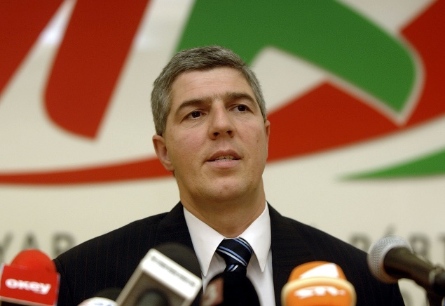 Tlačová konferencia bývalého predsedu Strany maďarskej koalície Bélu Bugára, ktorá sa uskutočnila 24. októbra 2005 v sídle SMK.
