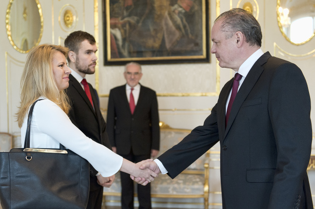 Na snímke prezident SR Andrej Kiska počas prijatia Zuzany Čaputovej a Milana Šagáta v Bratislave 2. mája 2016. 