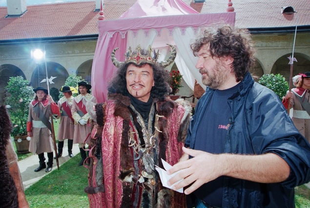 Karel Gott s režisérom Zdeňkem Troškou pri natáčaní rozprávky Z pekla štěstí 2.