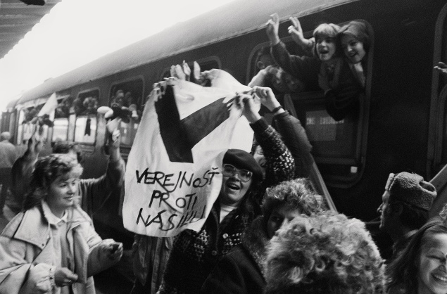 Vlak nežnej revolúcie - mimoriadny študentský vlak vypravili 6. decembra 1989 z Bratislavy cez Žilinu do Košíc. Viezlo sa v ňom asi 1000 vysokoškolákov, členovia Radošinského naivného divadla, herci a pod. Postupne vo väčších mestách vystupovali asi 20-členné skupinky, ktoré sa zúčastnili na miestnych mítingoch.