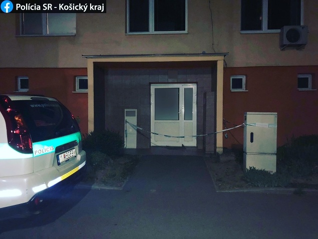 K hádke došlo v jednom z bytov na Okružnej ulici v meste Michalovce. 