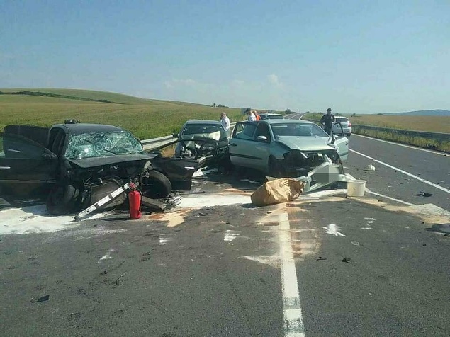 Dopravná nehoda troch vozidiel